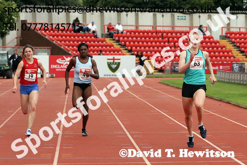 Senior girls 200 metres, English Schools Track and Field. Photo: David T. Hewitson/Sports for All Pics